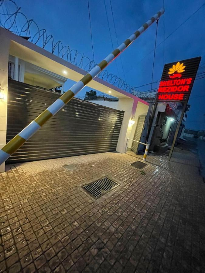 Shelton'S Rezidor House Hotel Peshawar Eksteriør billede