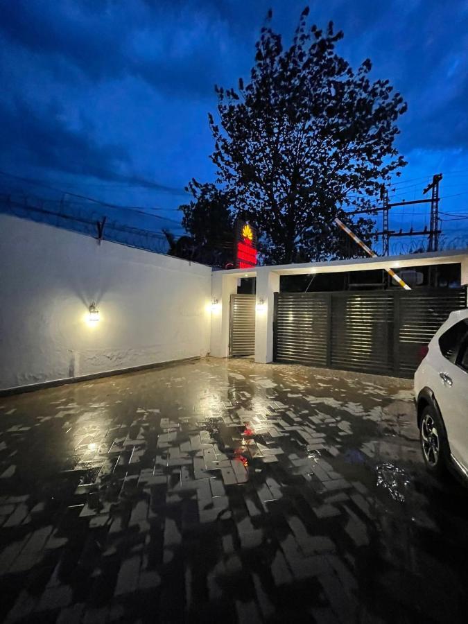 Shelton'S Rezidor House Hotel Peshawar Eksteriør billede