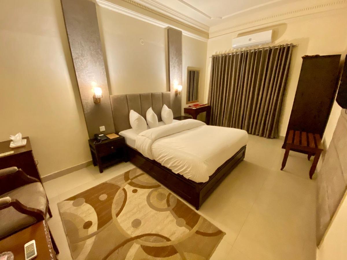 Shelton'S Rezidor House Hotel Peshawar Eksteriør billede