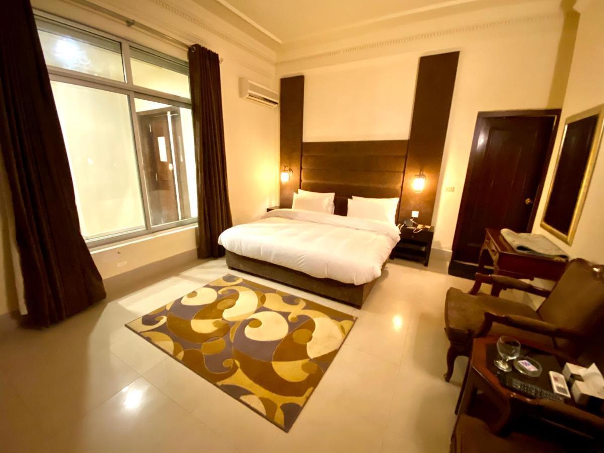 Shelton'S Rezidor House Hotel Peshawar Eksteriør billede